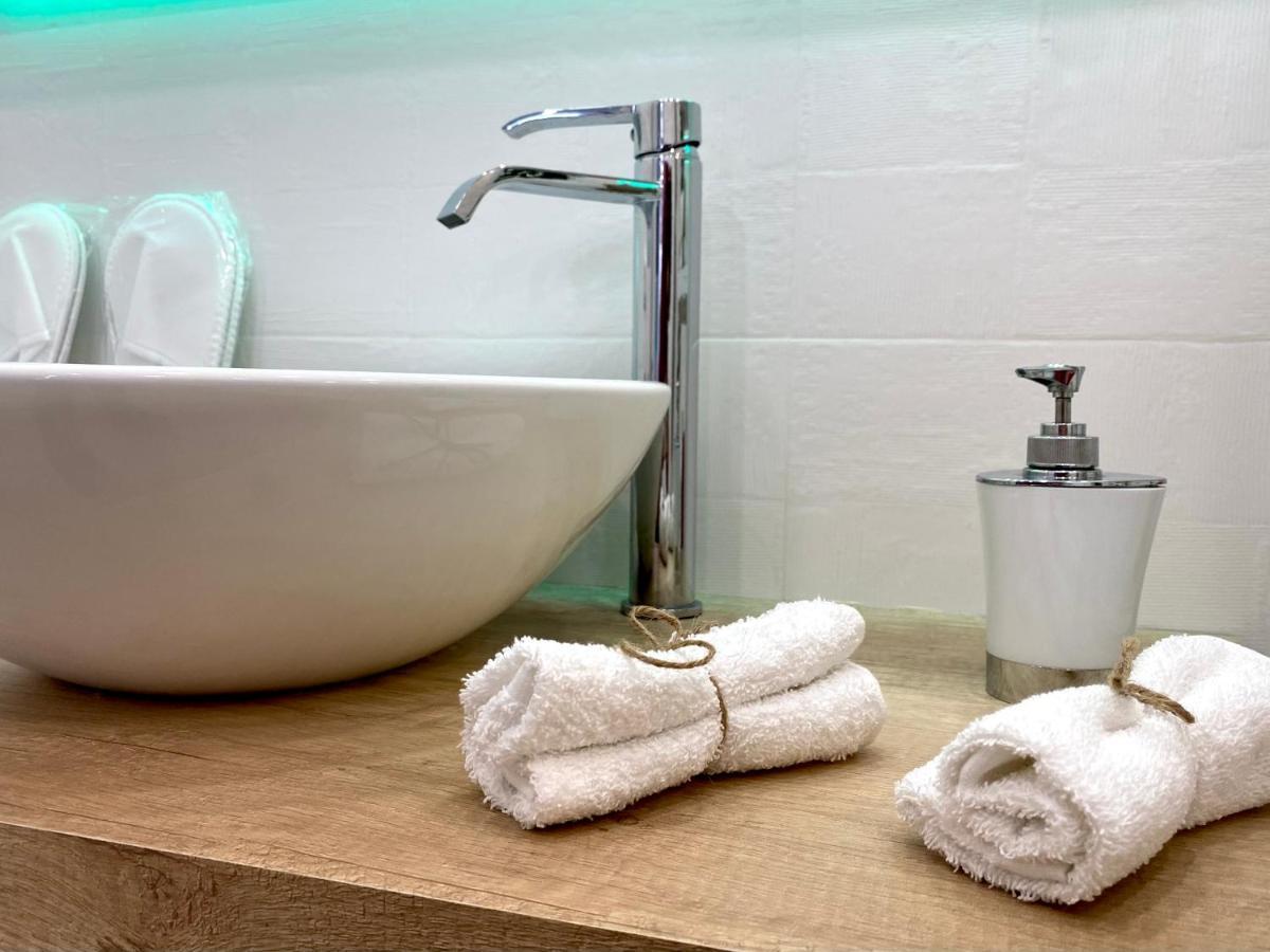 Suite Breeze - Private Heated Pool Málaga Exteriör bild